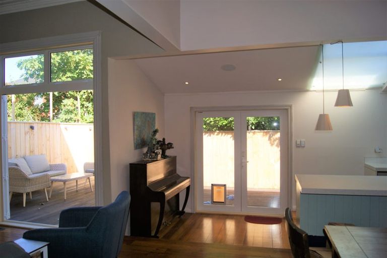 Photo of property in 122a Derwent Street, Island Bay, Wellington, 6023