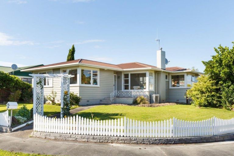 Photo of property in 32 Langley Avenue, Milson, Palmerston North, 4414