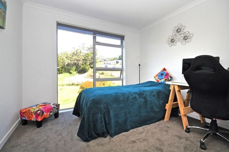 Photo of property in 5a Hobbs Road, Matakatia, Whangaparaoa, 0930