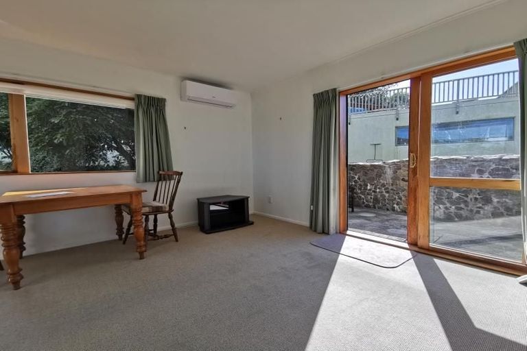 Photo of property in 92 Nicholson Road, Khandallah, Wellington, 6035