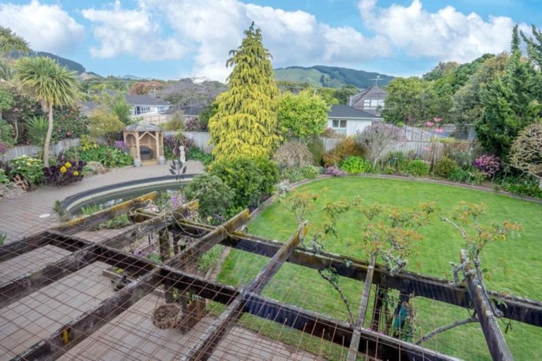 Photo of property in 4a Rewarewa Crescent, Waikanae, 5036