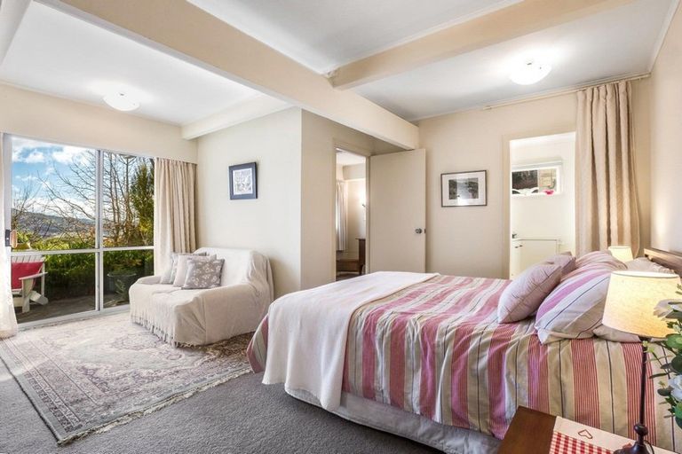 Photo of property in 4 Wilmshurst Place, Tawa, Wellington, 5028