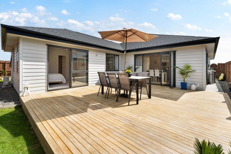 Photo of property in 24 Opouatu Avenue, Glenbrook, Waiuku, 2681