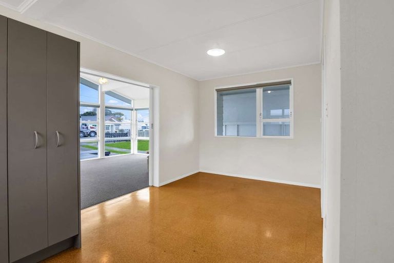 Photo of property in 5 Oturi Road, Waverley, 4510