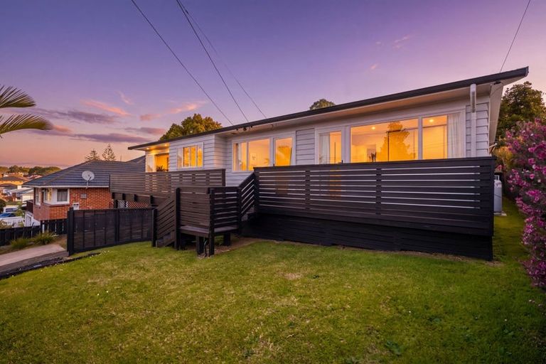 Photo of property in 6 Brouder Place, Hillpark, Auckland, 2102