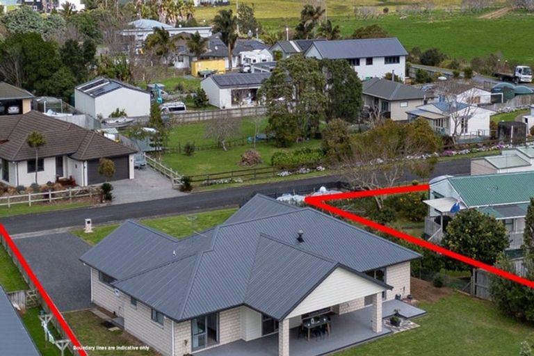 Photo of property in 9 Mylindas Road, Whakatiwai, Miranda, 2473