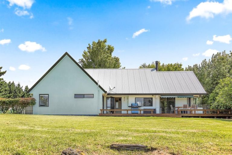 Photo of property in 1556 South Head Road, South Head, Helensville, 0874