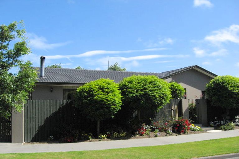 Photo of property in 21 Harkness Place, Avonhead, Christchurch, 8042