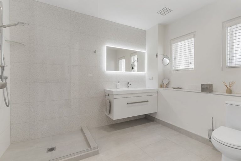 Photo of property in 32/34 Waiwera Place, Waiwera, Orewa, 0994