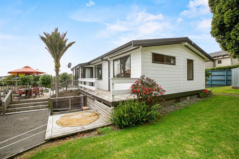 Photo of property in 10 Kaitake Place, Oakura, 4314