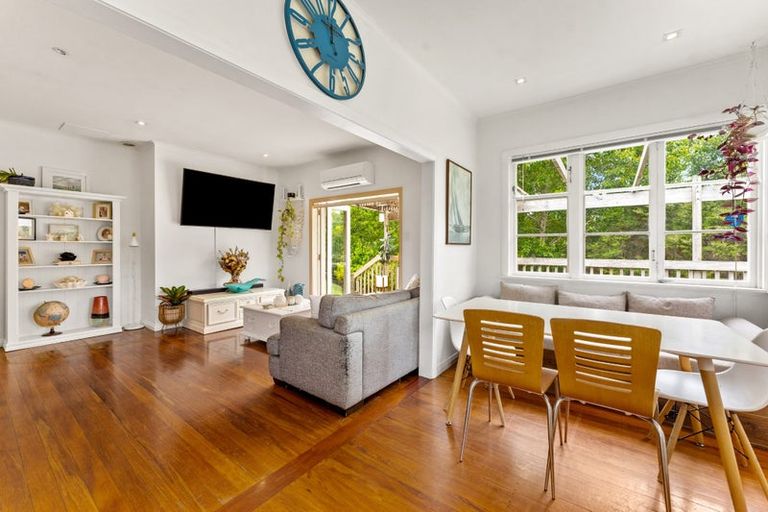 Photo of property in 2 Slater Road, South Head, Helensville, 0874