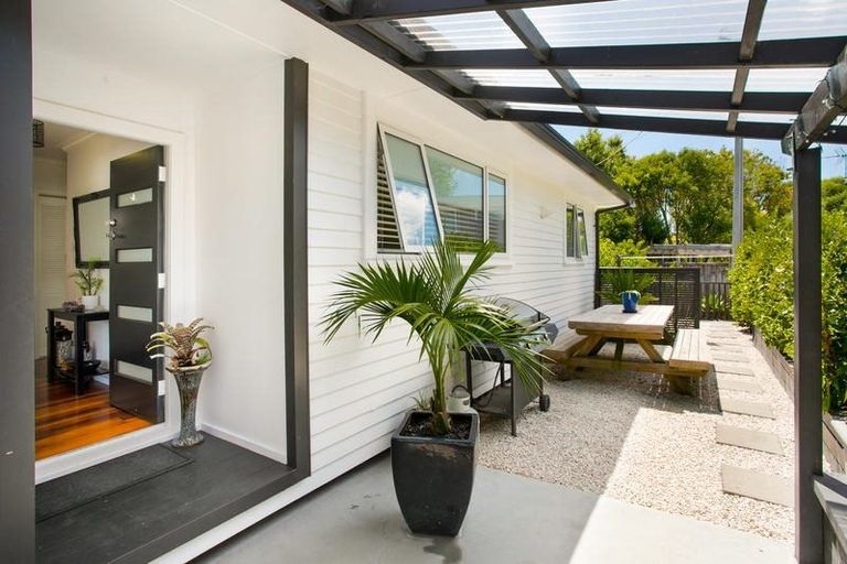 Photo of property in 23a Woodglen Road, Glen Eden, Auckland, 0602