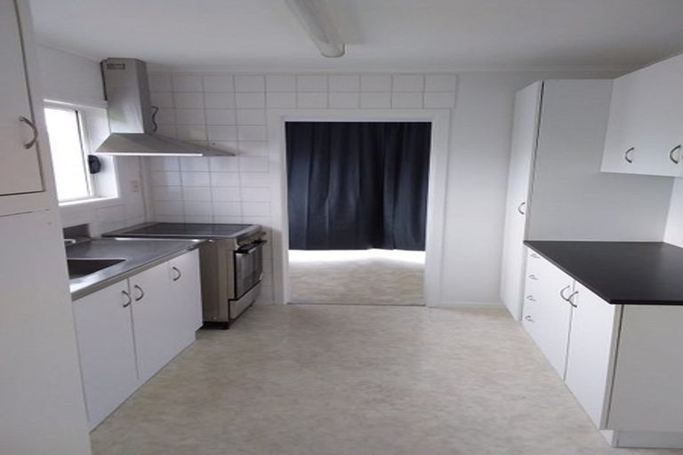 Photo of property in 2 Laureston Avenue, Papatoetoe, Auckland, 2025