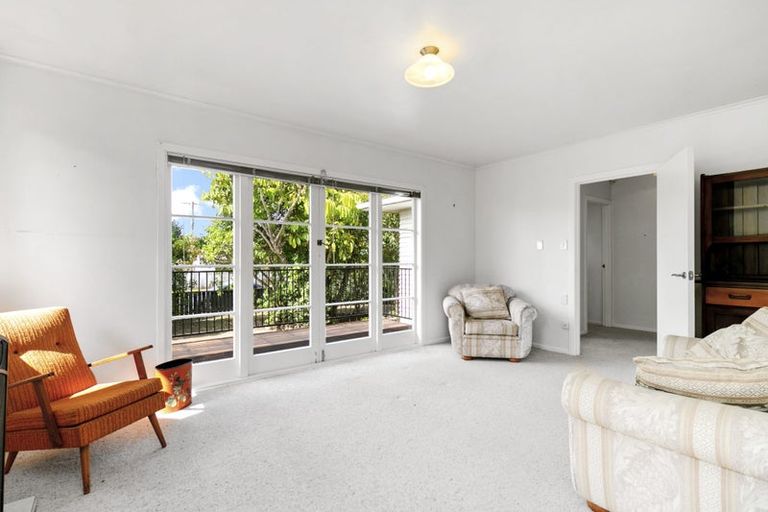 Photo of property in 16 Koru Street, Mangere Bridge, Auckland, 2022