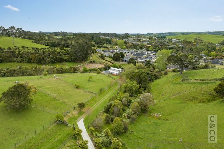 Photo of property in 25 School Road, Waimauku, 0881