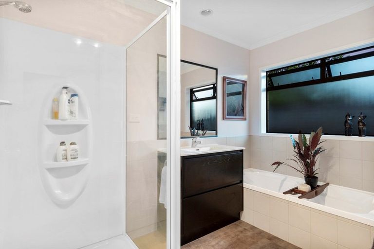 Photo of property in 5 Hillford Place, Welcome Bay, Tauranga, 3175