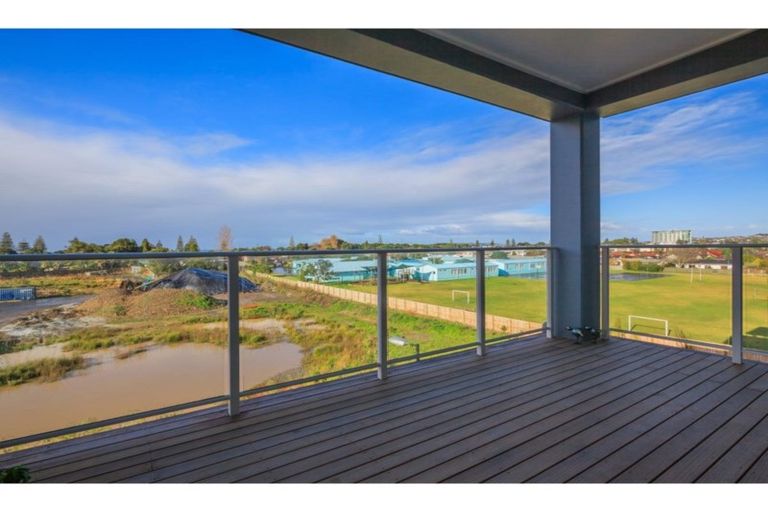 Photo of property in 82 Rewa Rewa Lane, Orewa, 0931