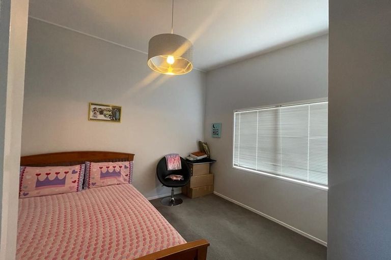 Photo of property in 3a Pah Road, Cockle Bay, Auckland, 2014