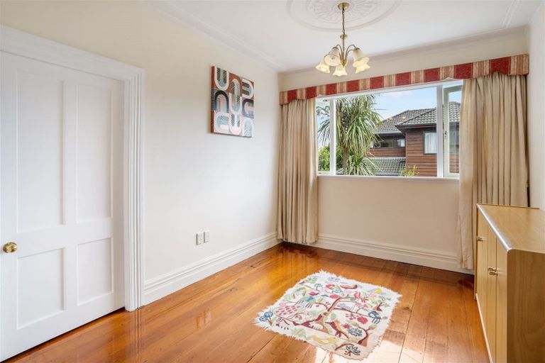 Photo of property in 21 Farquhar Road, Glendene, Auckland, 0602