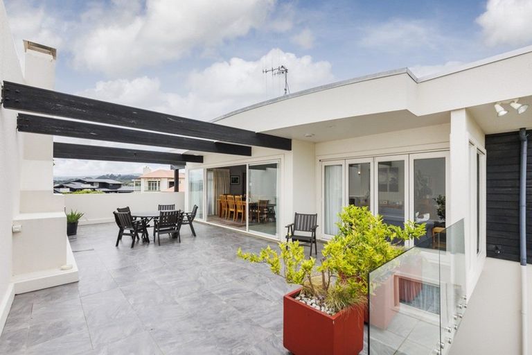 Photo of property in 8 Fairway Grove, Hokowhitu, Palmerston North, 4410