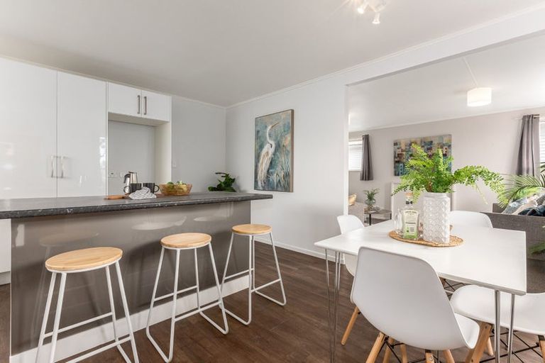 Photo of property in 32 Beauzami Crescent, Ascot Park, Porirua, 5024