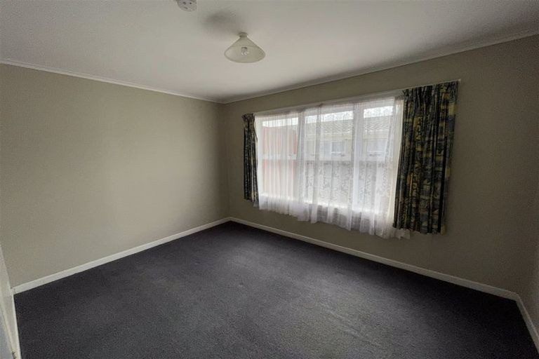 Photo of property in 1/116 Te Atatu Road, Te Atatu South, Auckland, 0610