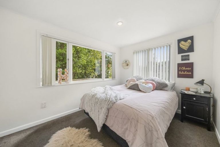 Photo of property in 1/9 Luplau Crescent, Cockle Bay, Auckland, 2014