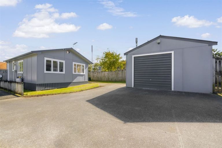 Photo of property in 140 Don Buck Road, Massey, Auckland, 0614
