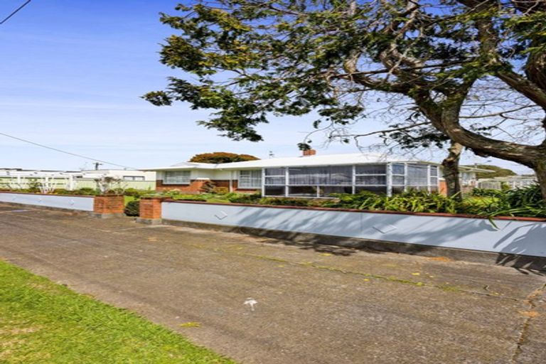 Photo of property in 75 Domett Street, Waitara, 4320