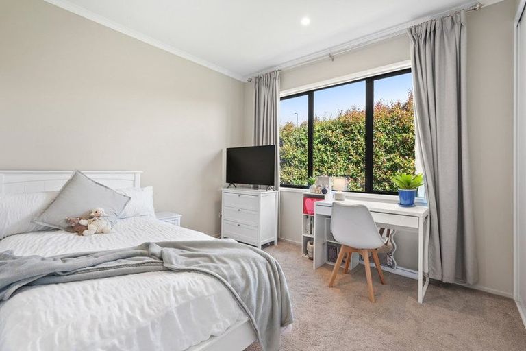 Photo of property in 2 Makaka Lane, Silverdale, 0932