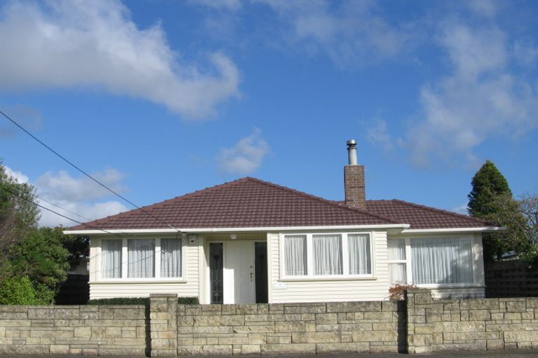 Photo of property in 10 Holyoake Crescent, Avalon, Lower Hutt, 5011