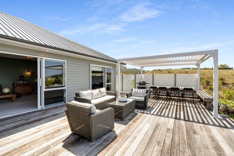 Photo of property in 17 Azimuth Road, Tairua, 3508