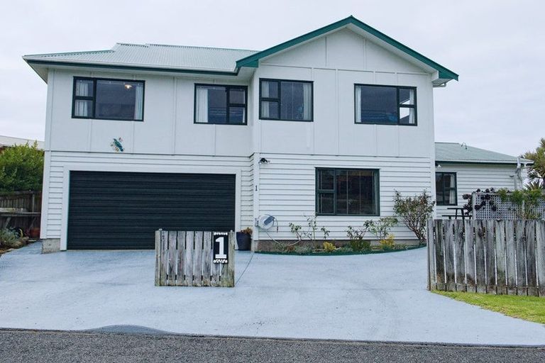 Photo of property in 1 Tamarisk Drive, Riversdale Beach, Masterton, 5872