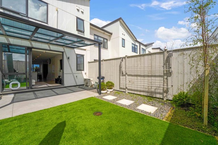 Photo of property in 6 George Cole Lane, Takanini, 2112