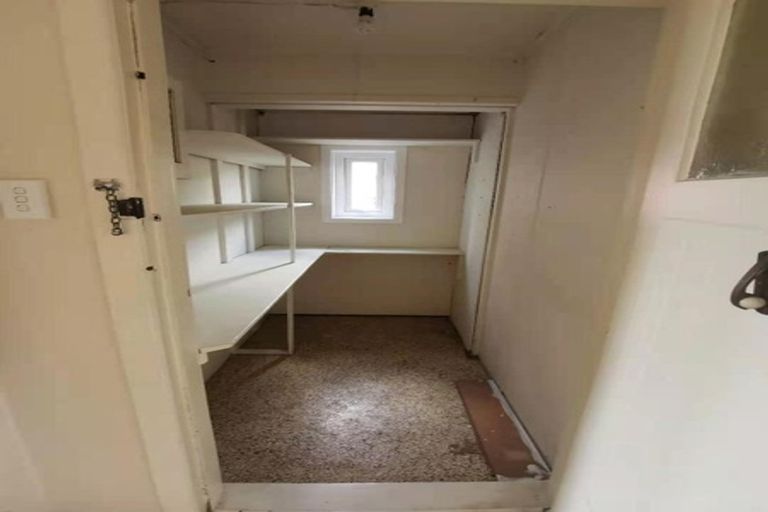 Photo of property in 1 Yeovil Road, Te Atatu Peninsula, Auckland, 0610