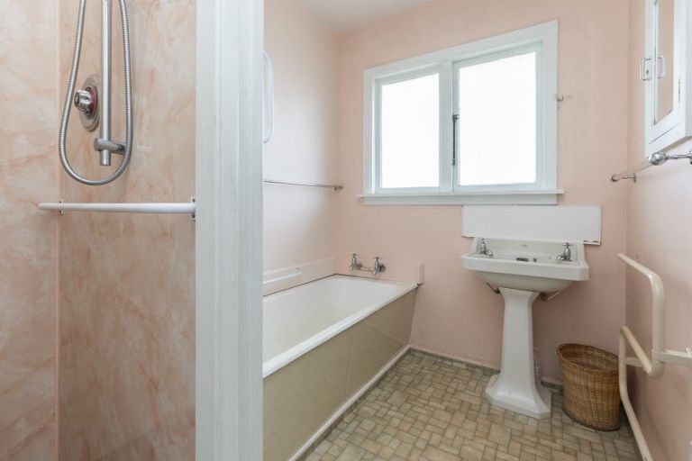 Photo of property in 30 Cuffs Road, Wainoni, Christchurch, 8061