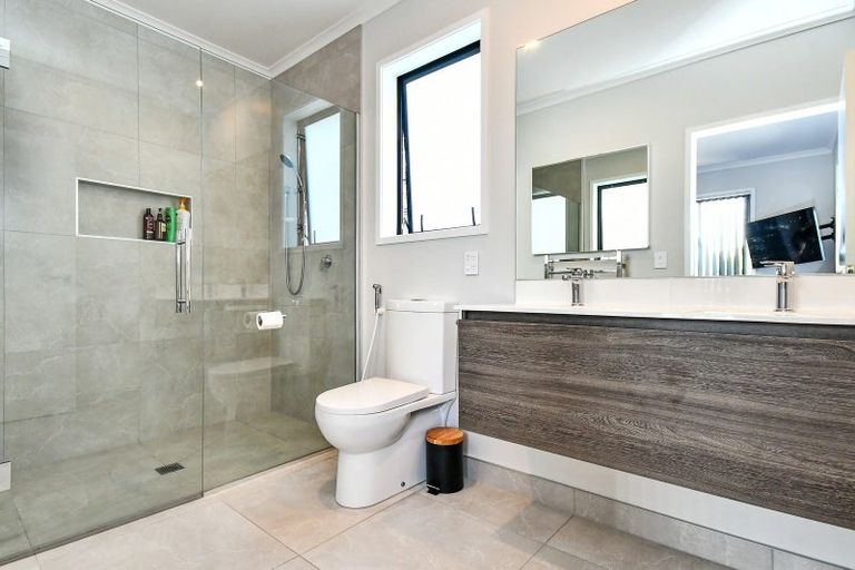 Photo of property in 18 Papaview Road, Papakura, 2110