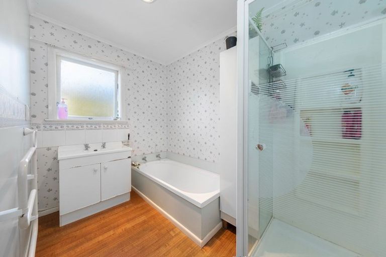 Photo of property in 18 School Road, Riverhead, 0820