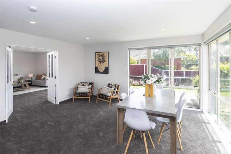 Photo of property in 2 Rosefield Lane, Northcote, Christchurch, 8052