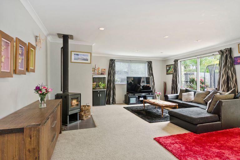 Photo of property in 2 Puriri Road, Pukekohe, 2120