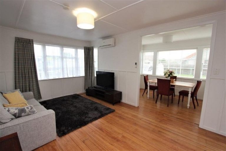 Photo of property in 25 Esk Street, Roslyn, Palmerston North, 4414