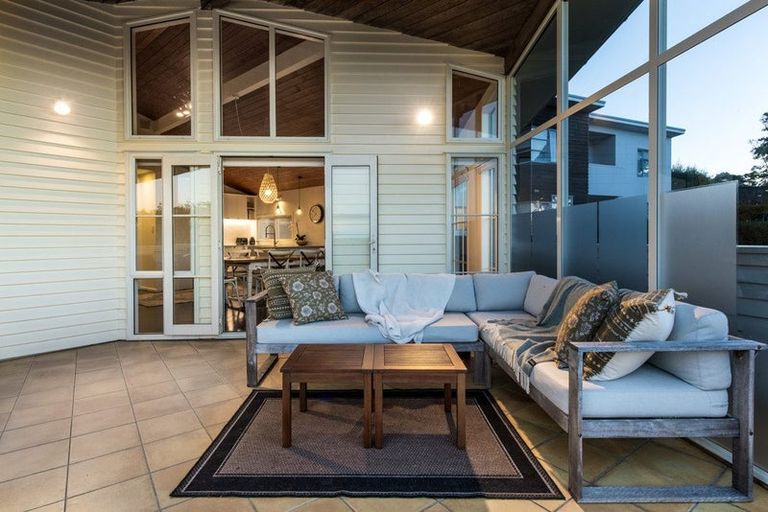 Photo of property in 2/93 Kowhai Road, Mairangi Bay, Auckland, 0630