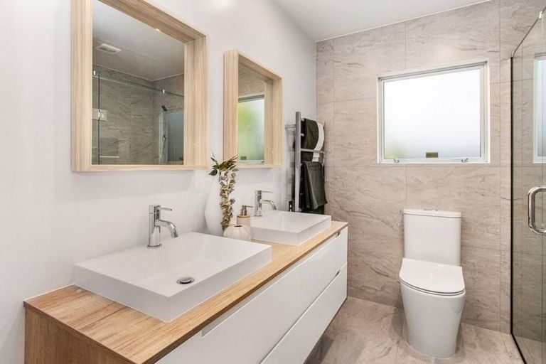 Photo of property in 37 Lothian Brae, Wattle Downs, Auckland, 2103