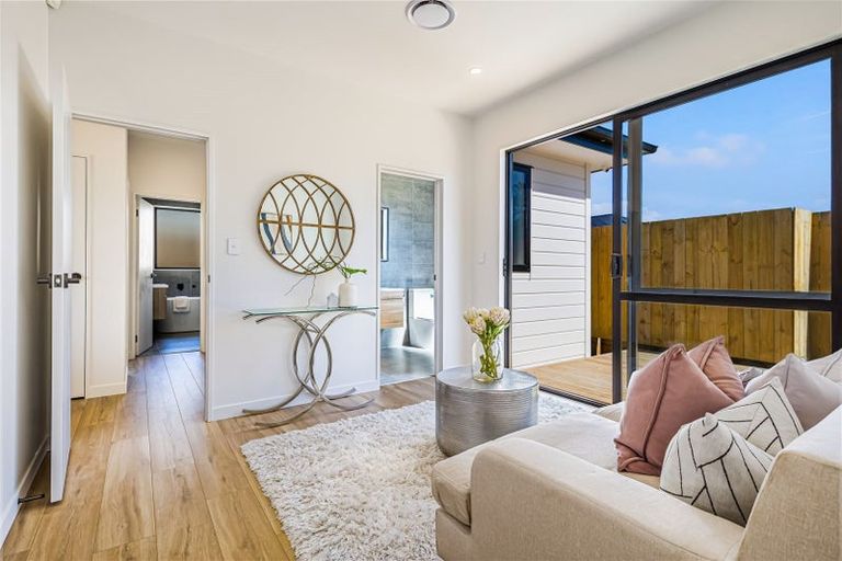 Photo of property in 9 Mcindoe Road, Kumeu, 0810