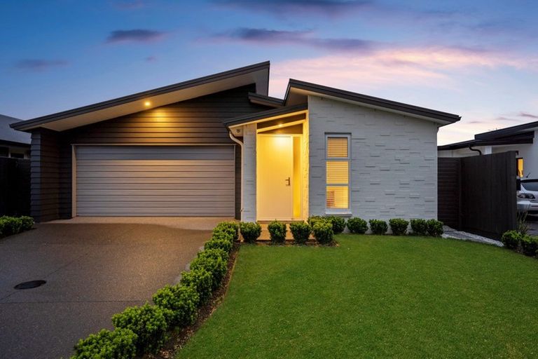 Photo of property in 32 Awatira Drive, Papamoa Beach, Papamoa, 3118