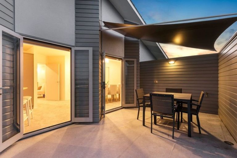 Photo of property in 21 Waimana Avenue, Northcote Point, Auckland, 0627