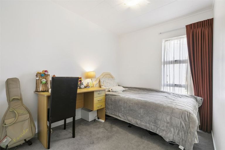 Photo of property in 25 Glennandrew Drive, Half Moon Bay, Auckland, 2012