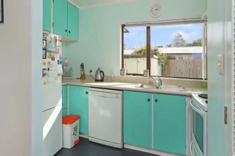 Photo of property in 3/15 Swanson Road, Henderson, Auckland, 0610