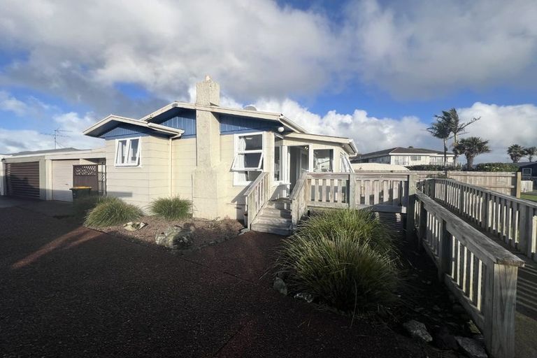 Photo of property in 1/7 Lillian Place, Orewa, 0931