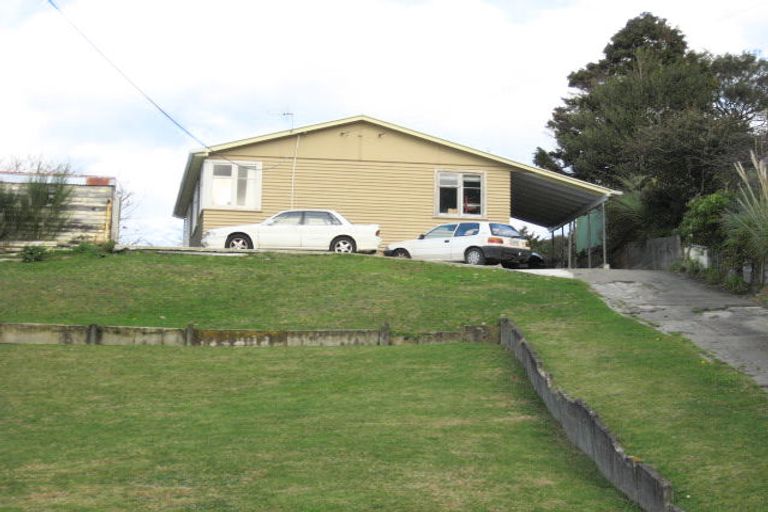 Photo of property in 15 Davis Grove, Wainuiomata, Lower Hutt, 5014